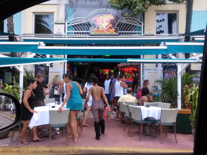 Restaurant in Miracle Mile